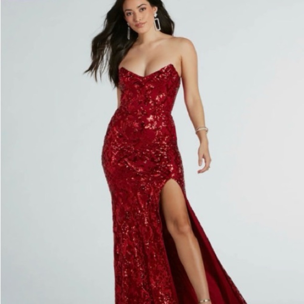 Elegant Red Strapless Gown